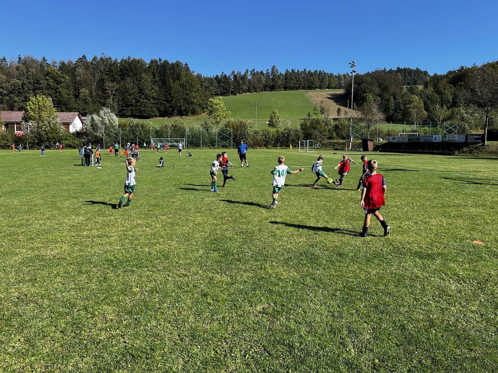 Mehr über den Artikel erfahren Fußball-Samstag auf der Freizeitanlage: Tore, Spaß und Spannung